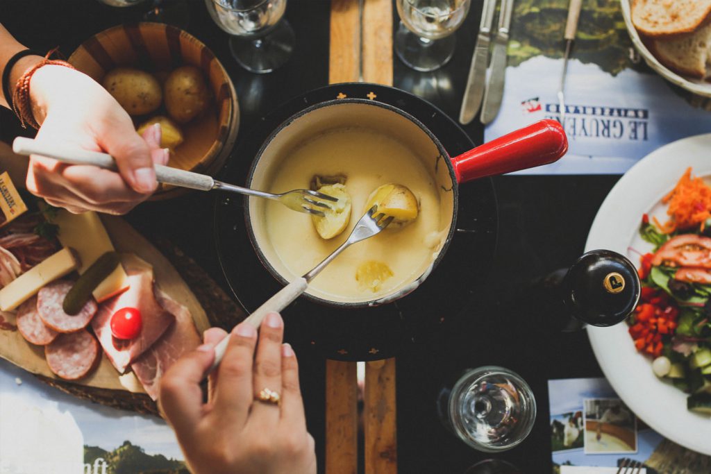 Fonduessen - Typisch Schweiz